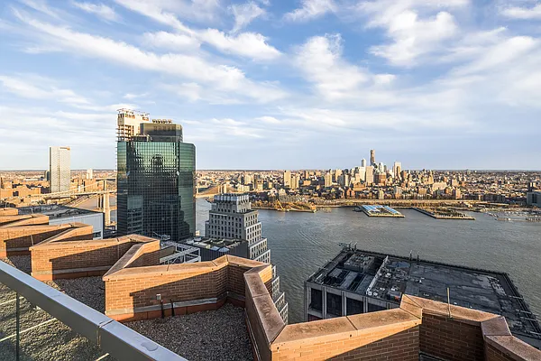 Sold by Platinum Properties | media 20