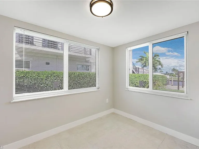 4862 Regal Dr — Photo 15