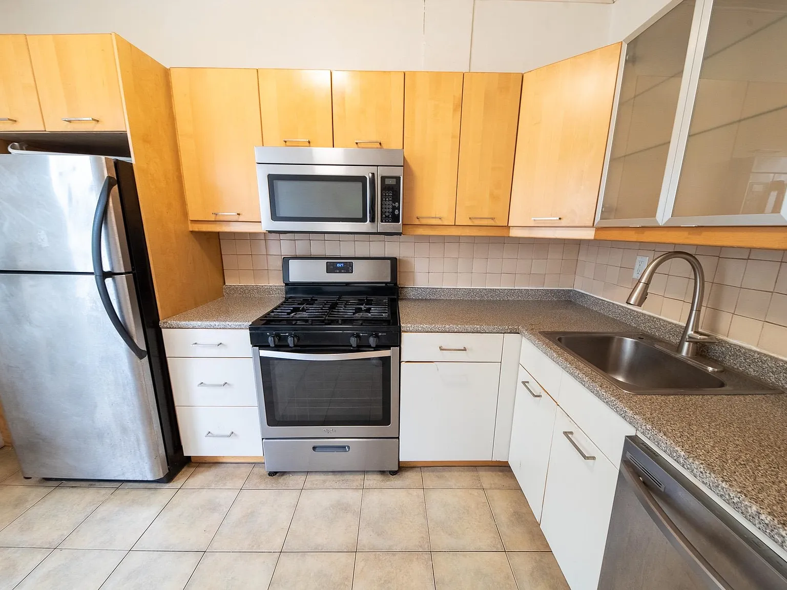 3 bed, 1.0 bath, $2,650 — Photo 2