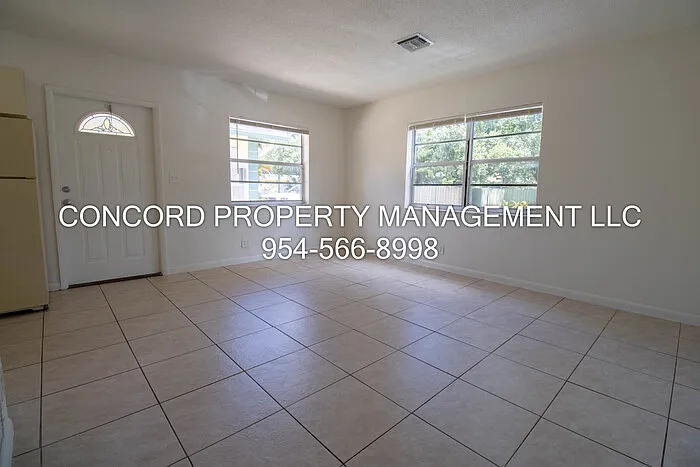 835 SW 4th St #1 — Photo 11