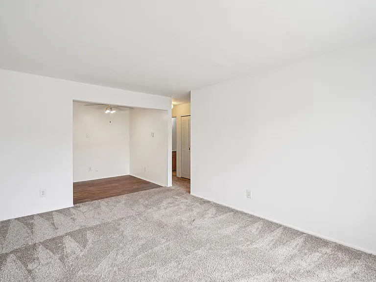 Outer Drive Manor Apartments — Photo 39