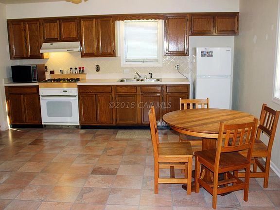 05 - Kitchen - View B