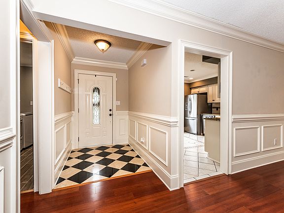 4th image of 11416 Lone Star Cres