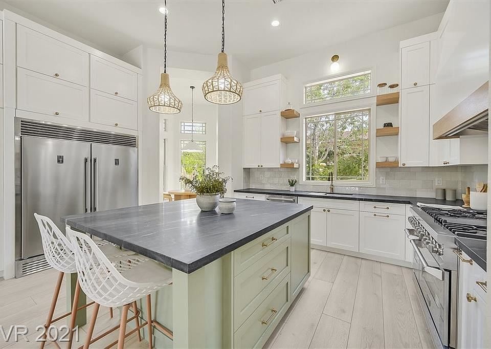 1st image of 17 Brays Island Dr