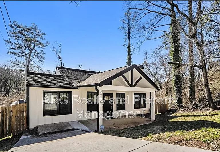 2215 Lang Dr SW — Photo 2