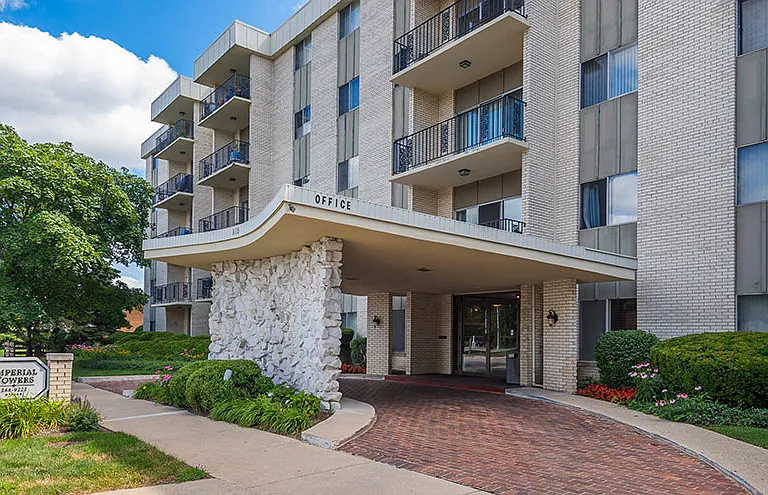 Imperial Tower Apartments — Photo 6