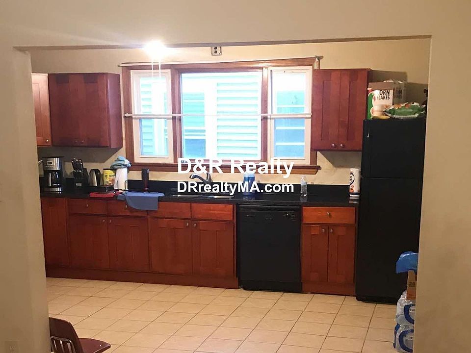 2nd image of 35 Holyoke St #2