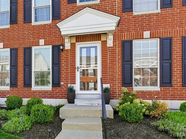 744 Hyde Dr, O'Fallon, MO 63366