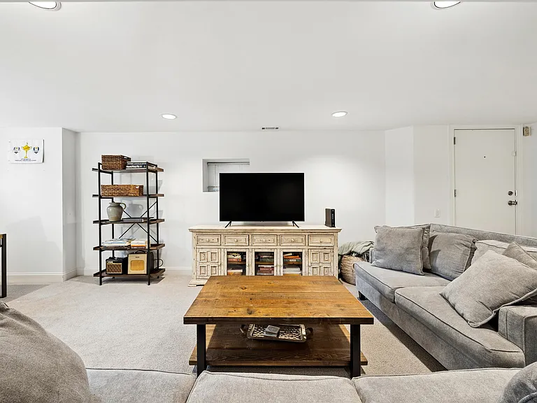 2734 N Seminary Ave #1A — Photo 16