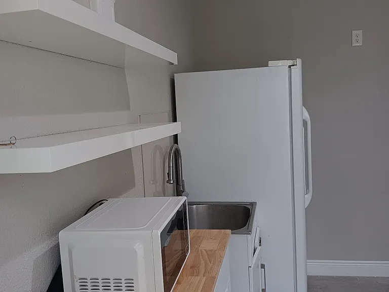 7108 Skylane Dr — Photo 6