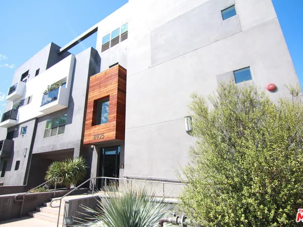 11925 Kling St APT 308, Valley Village, CA 91607