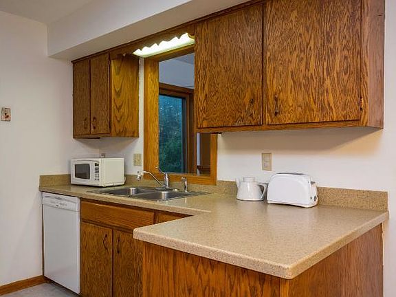 5th image of 4401 Estate Dr