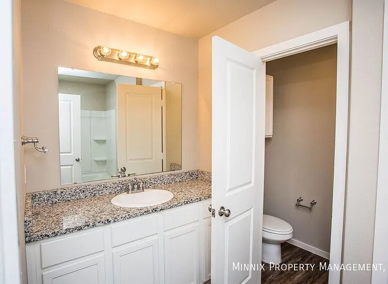 2113 N Jayton Ave #B — Photo 15