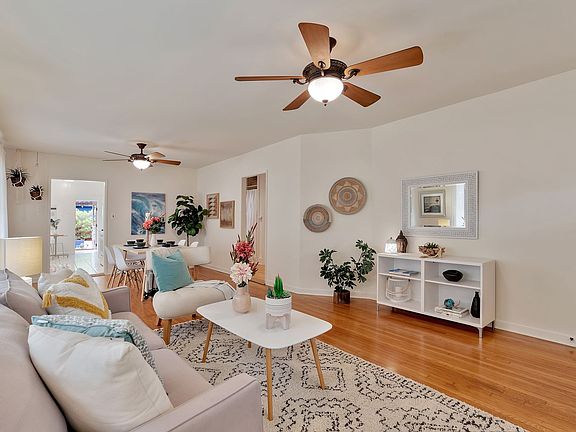 4th image of 257 1/2 Newport Ave
