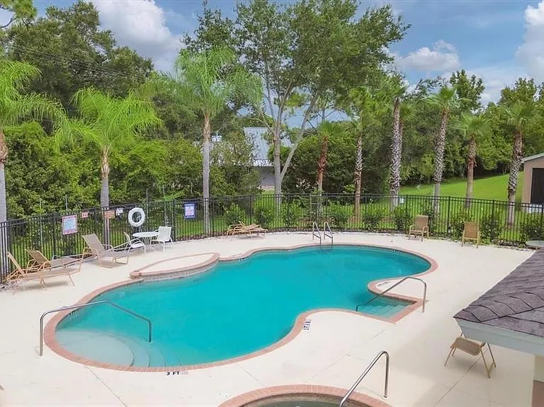 1213 Grantham Dr — Photo 35