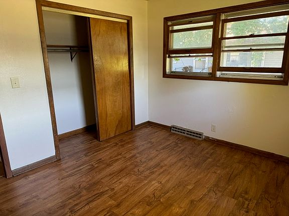 5th image of 709 Wood Ave