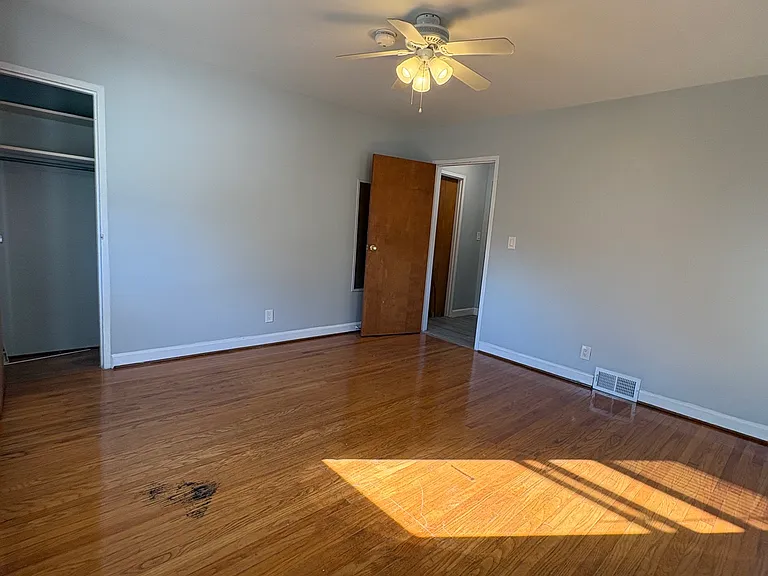 100 Iola Rd #4 — Photo 14