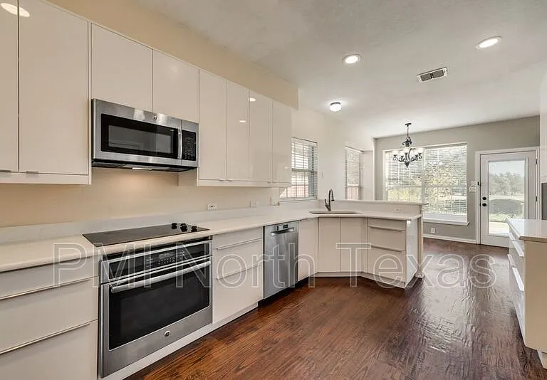 6000 Charleston Dr — Photo 9
