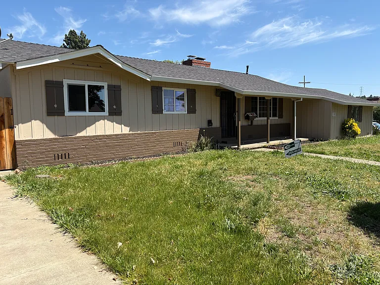 1202 Rollingwood Dr — Photo 1