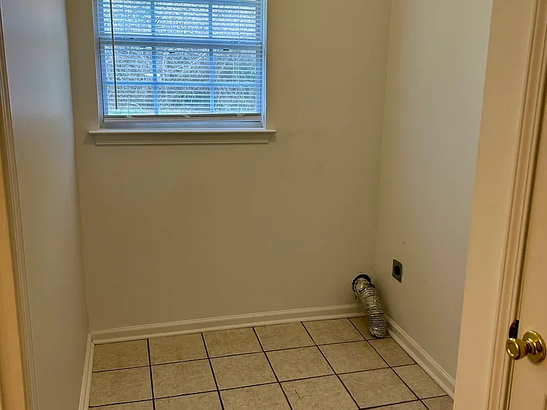 313 Lisbon Dr — Photo 13