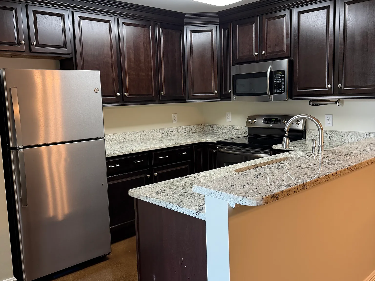 2 bed, 900 sqft, $1,500 — Photo 3