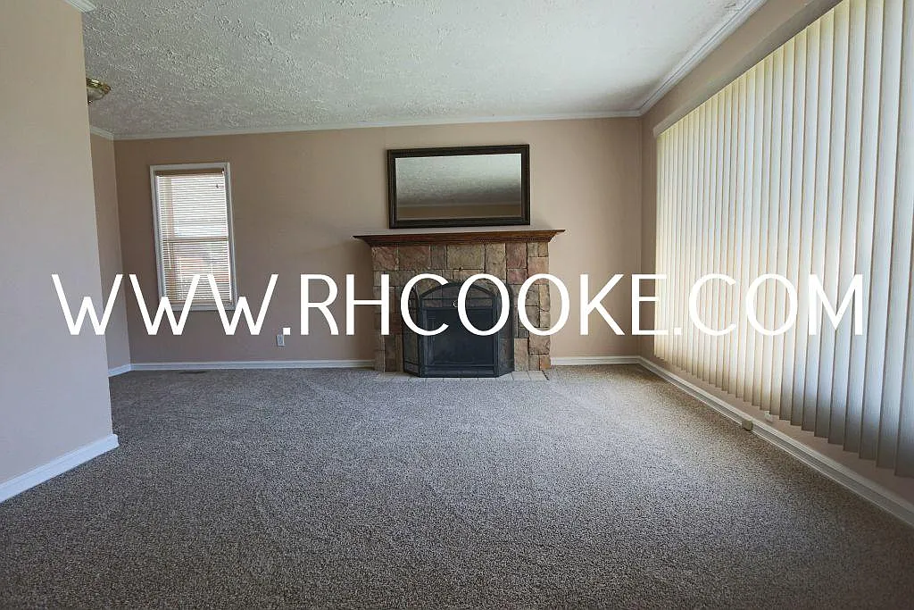 4 bed, 1966 sqft, $1,800 — Photo 2