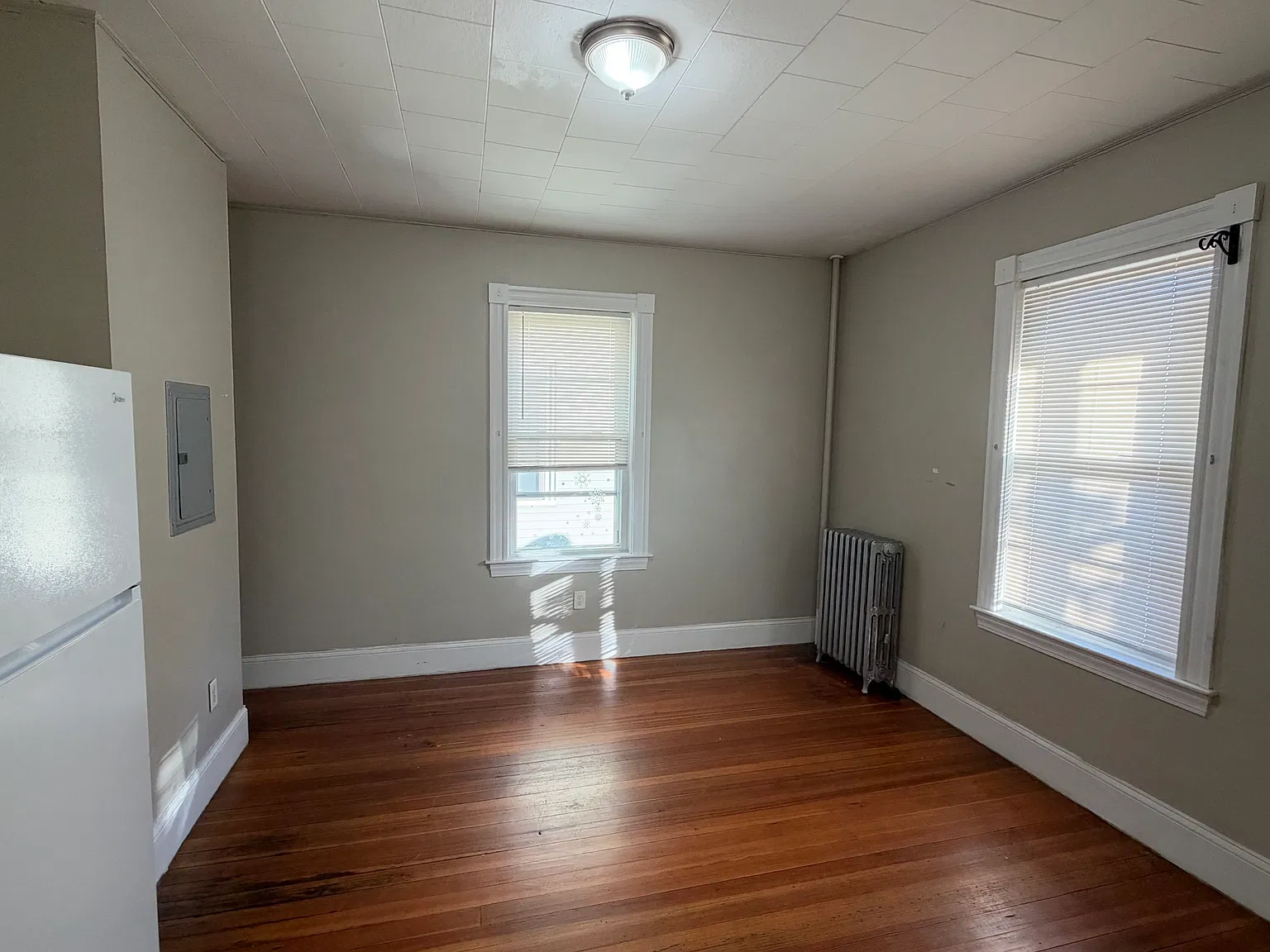 4 bed, 1.0 bath, $3,000 — Photo 2