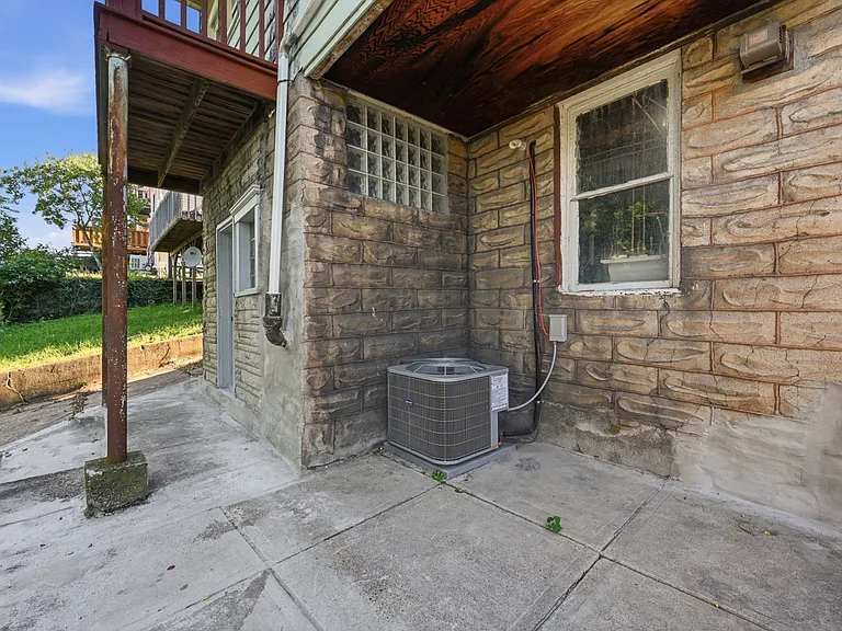 1642 Methyl St — Photo 25