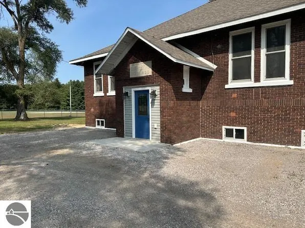 7038 W Blanchard Rd, Blanchard, MI 49310