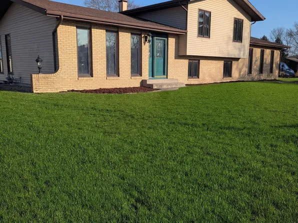 8845 Clark Pl, Crown Point, IN 46307