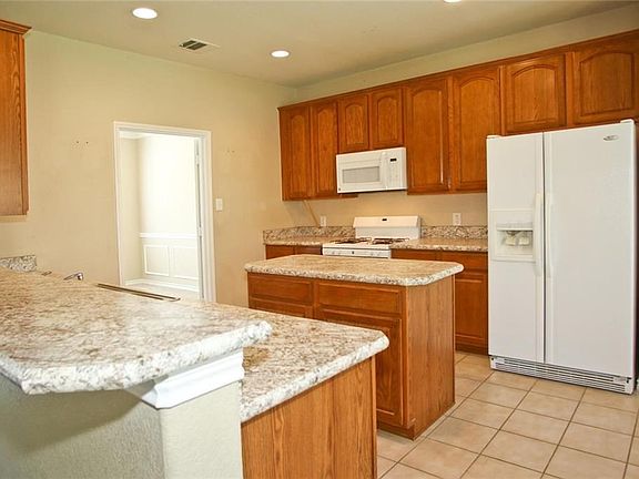 4th image of 1104 Lazy Ln