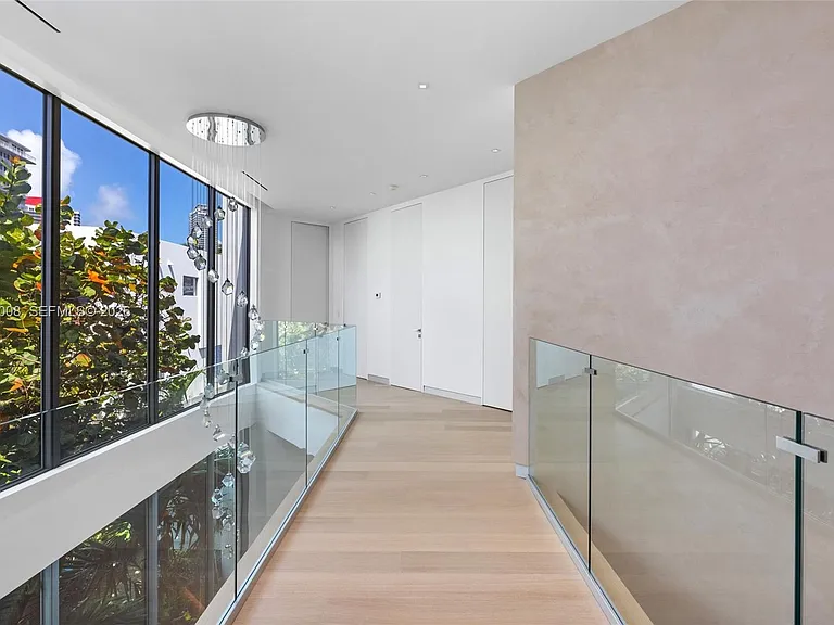 503 Palm Dr — Photo 36
