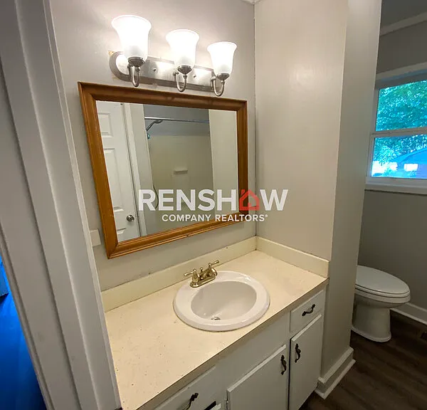 162 S Poplar St — Photo 11