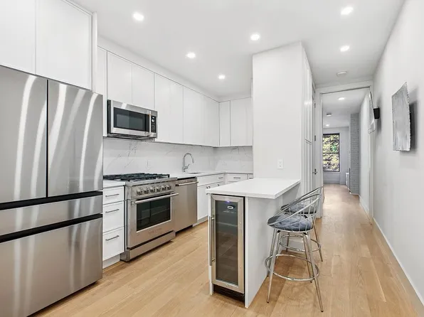 436 W 47th St APT 3B, New York, NY 10036