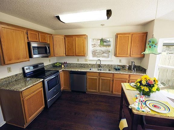 5th image of 2213 Orchard Trl