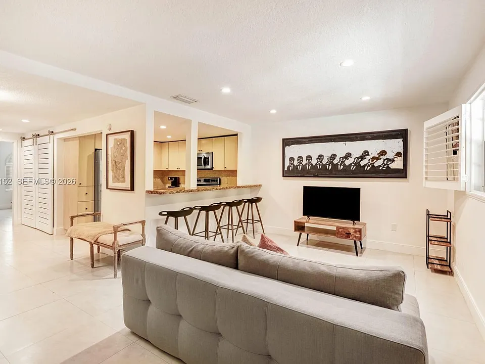 338 Majorca Ave #103