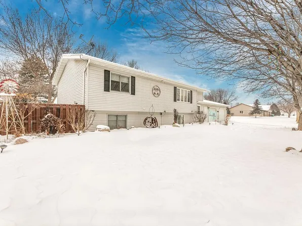 808 Southview Ct E, Marshall, MN 56258