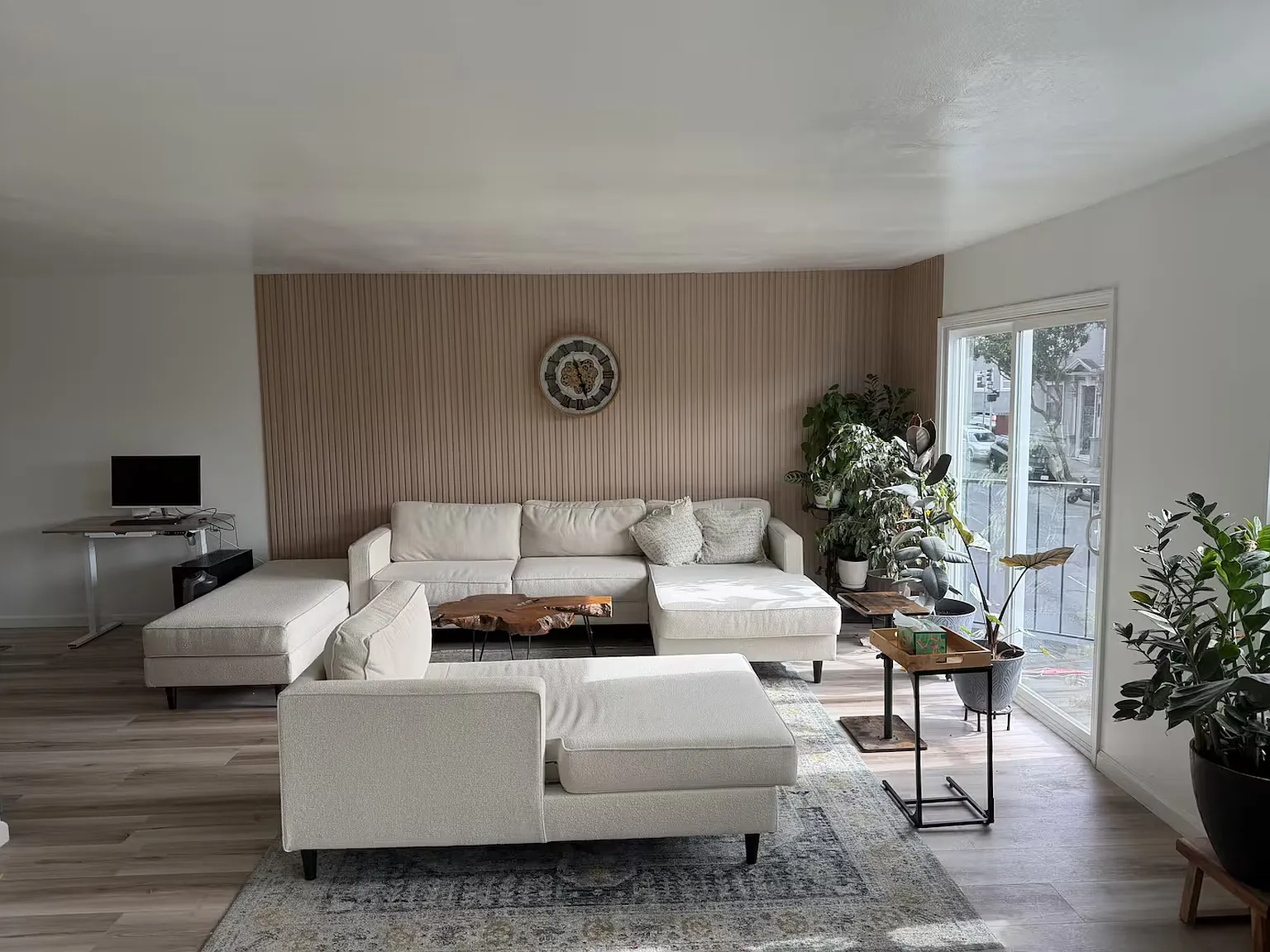 4 bed, 1900 sqft, $10,500 — Photo 2