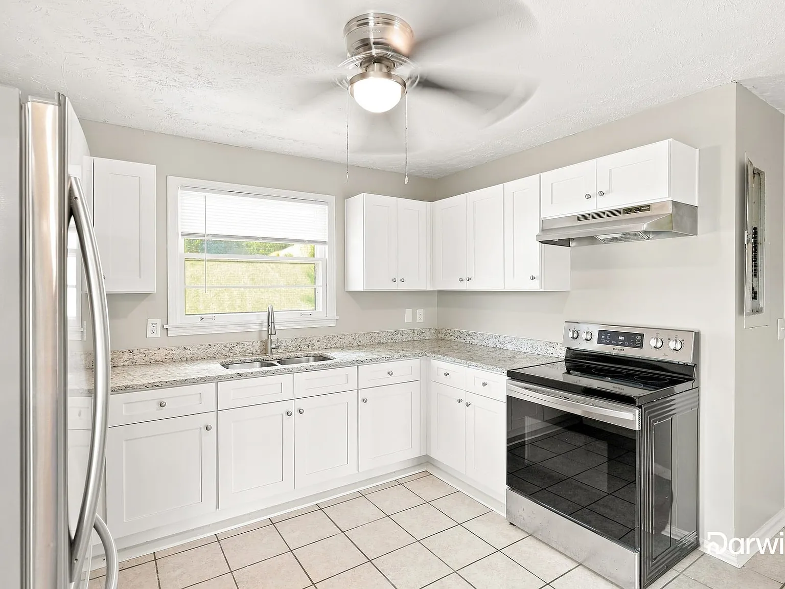3 bed, 2.0 bath, 1306 sqft, $1,845 — Photo 2