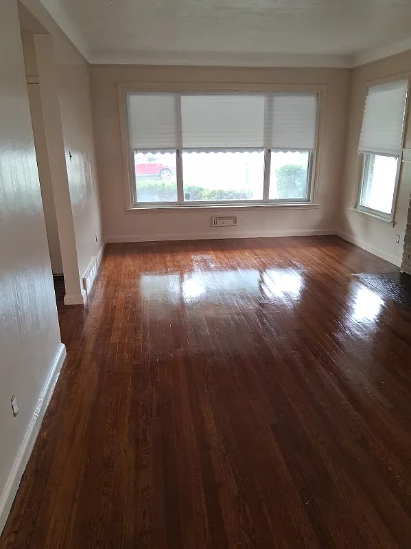 3 bed, 1.5 bath, 1360 sqft, $1,500 — Photo 3