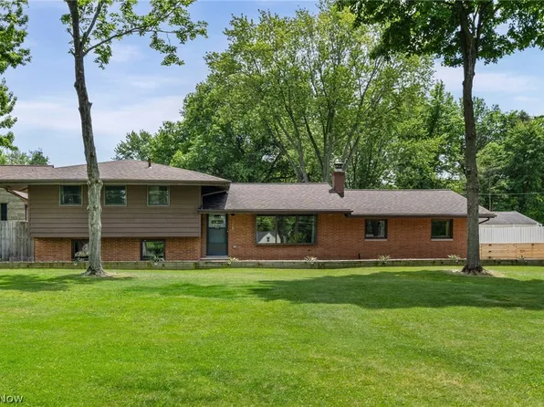 17583 Shurmer Rd, Strongsville, OH 44136