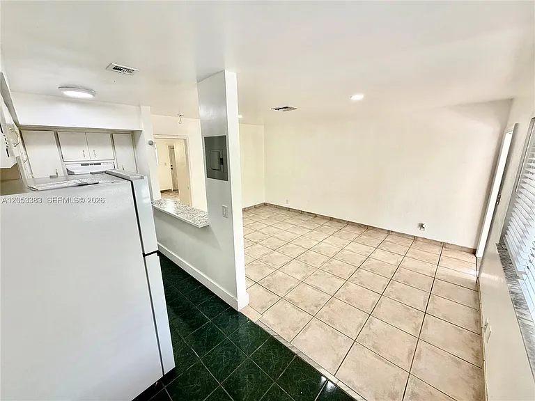 905 SE 13th St #2 — Photo 5
