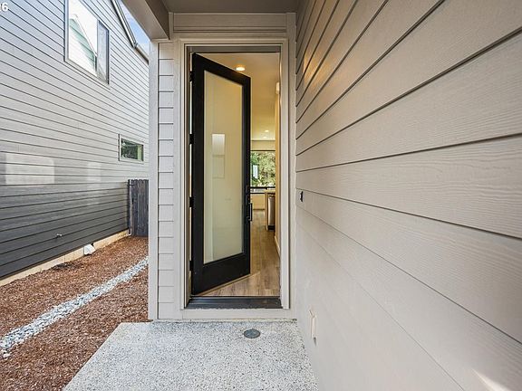 3rd image of 5016 NE 113th Loop