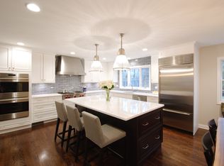 140 Millstone Rd, Deerfield, IL 60015