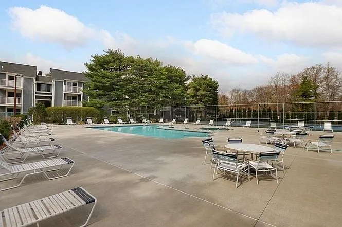 4 Post Oak Ln #15 — Photo 18