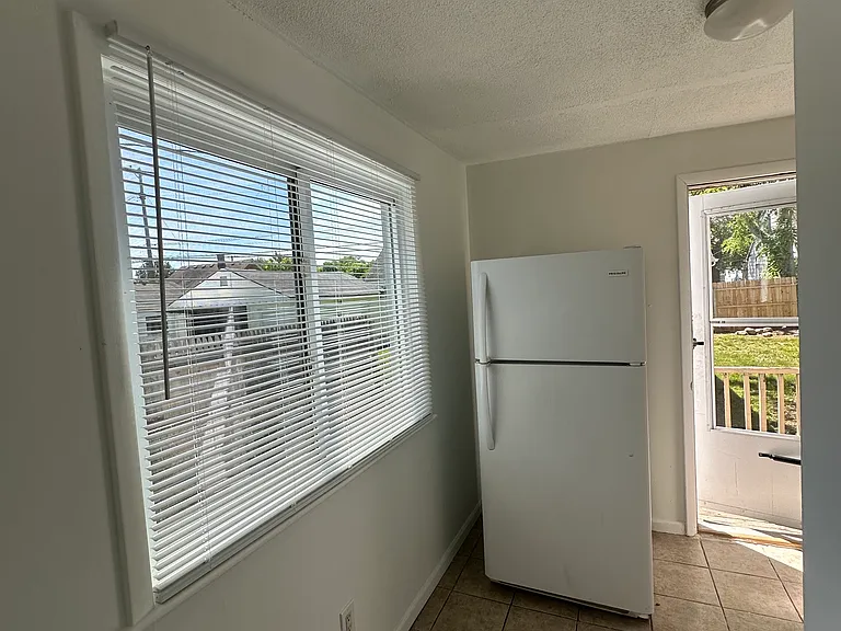 8120 Jewett Ave — Photo 7