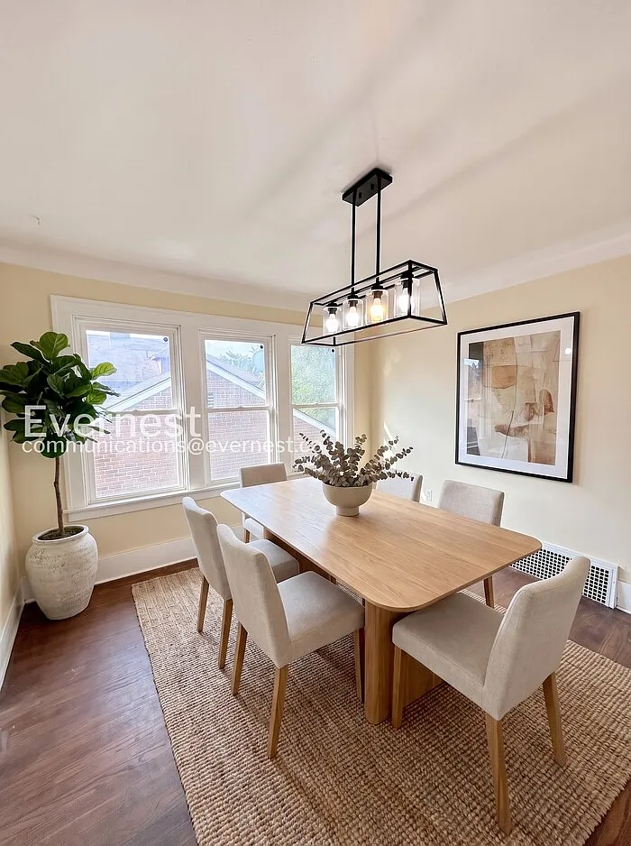 2 bed, 1.0 bath, 2100 sqft, $1,200 — Photo 3