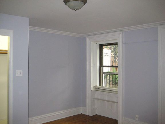 5th image of 34 Tompkins Pl APT 1