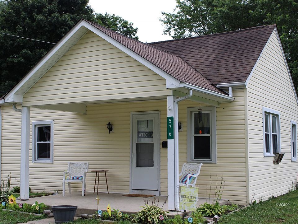 1st image of 576 Willow St