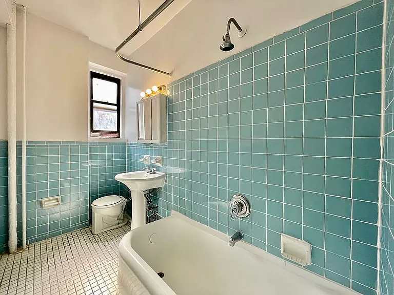 180 E 17th St #1 — Photo 7